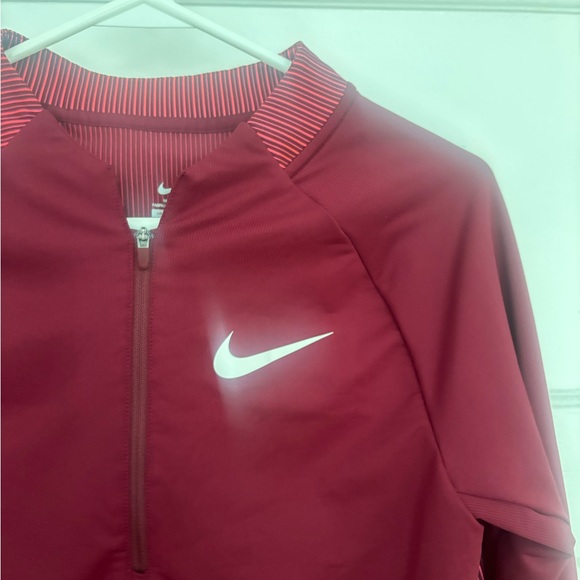 Nike Women’s quarter zip pullover - like new! - Picture 3 of 7